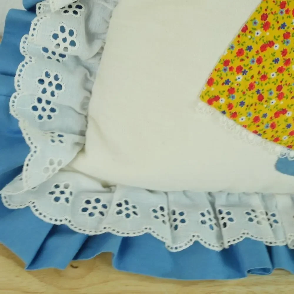 Vintage‎ Throw Pillow Granny Ruffle Eyelet Cottagecore Sunbonnet Sue Embroidered